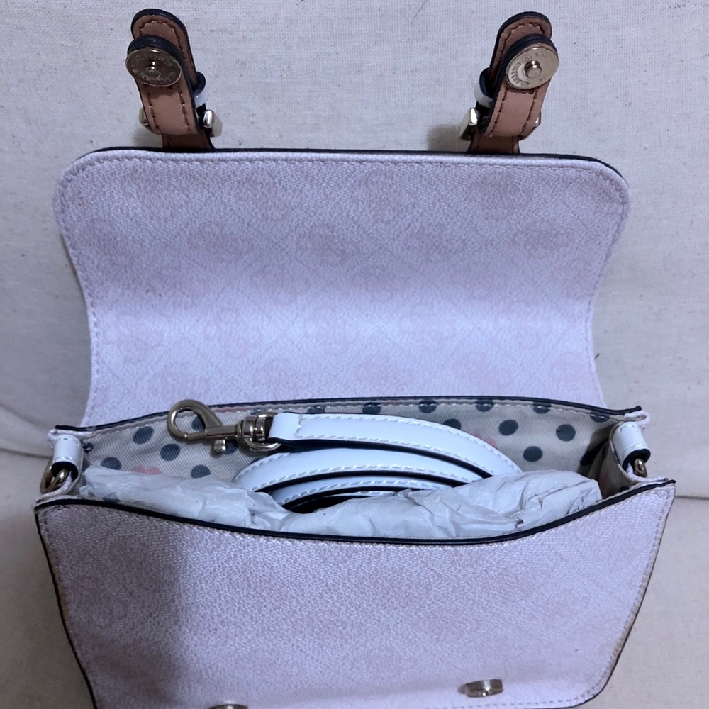 Handbags - Picture 5 of 8